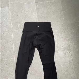 Black lululemon wunder under